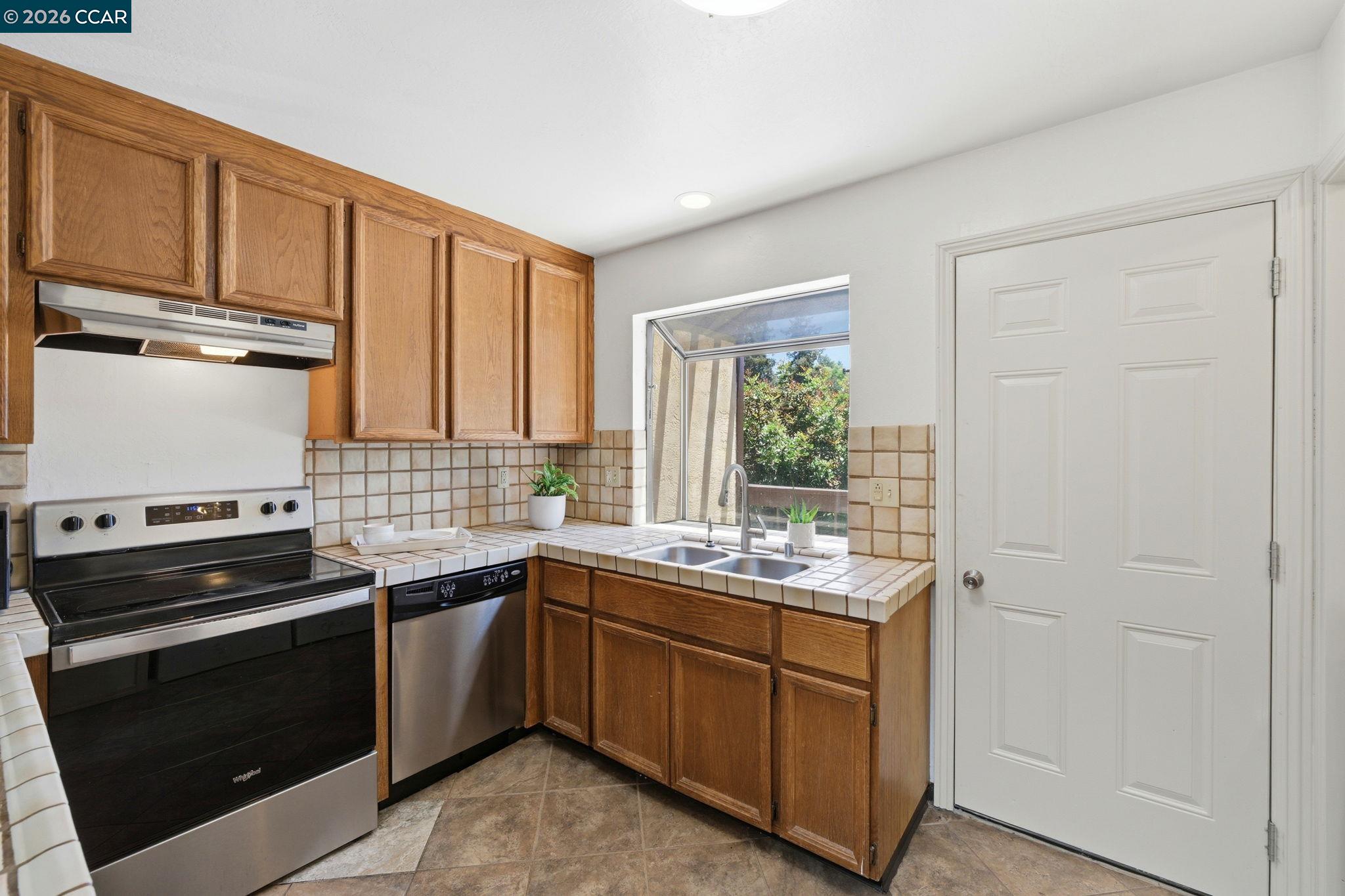 4805 Clayton Road, Unit 12 Concord, CA 94521 - Photo 9 of 35