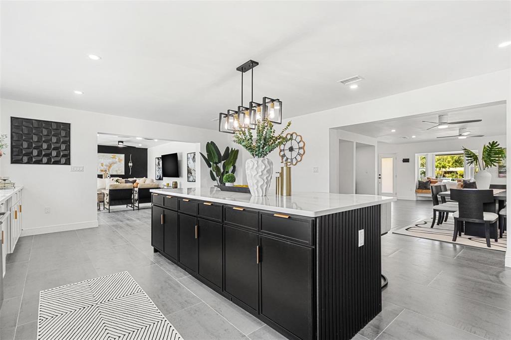 380 Colony Point Road South St. Petersburg, FL 33705 - Photo 11 of 60