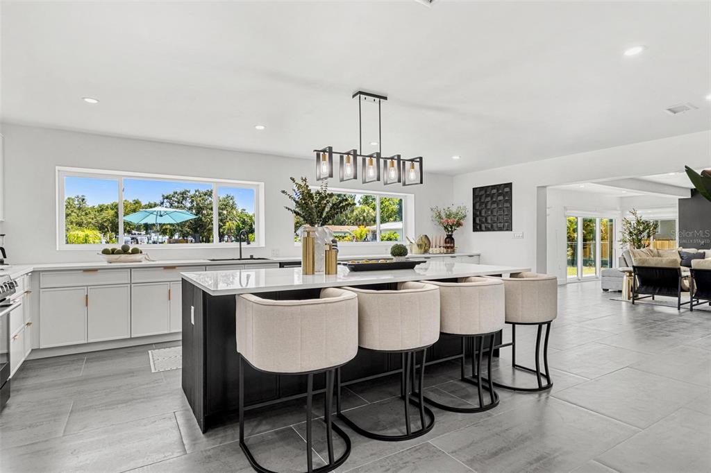 380 Colony Point Road South St. Petersburg, FL 33705 - Photo 13 of 60