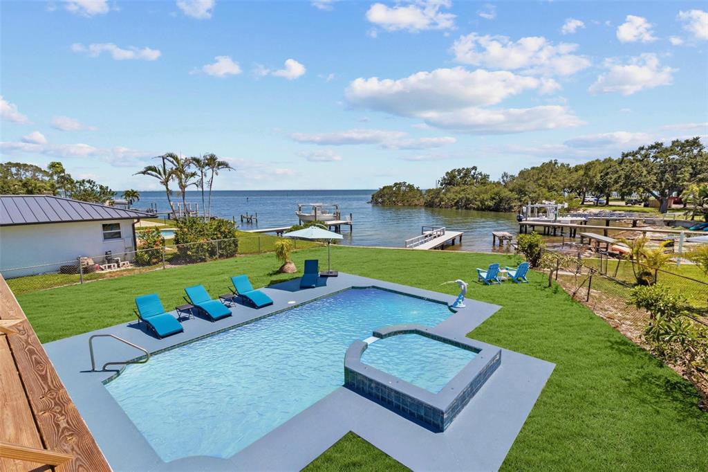 380 Colony Point Road South St. Petersburg, FL 33705 - Photo 2 of 60