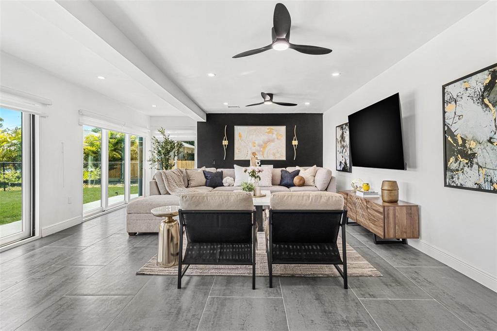 380 Colony Point Road South St. Petersburg, FL 33705 - Photo 21 of 60