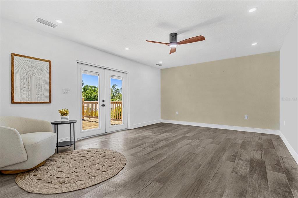 380 Colony Point Road South St. Petersburg, FL 33705 - Photo 28 of 60