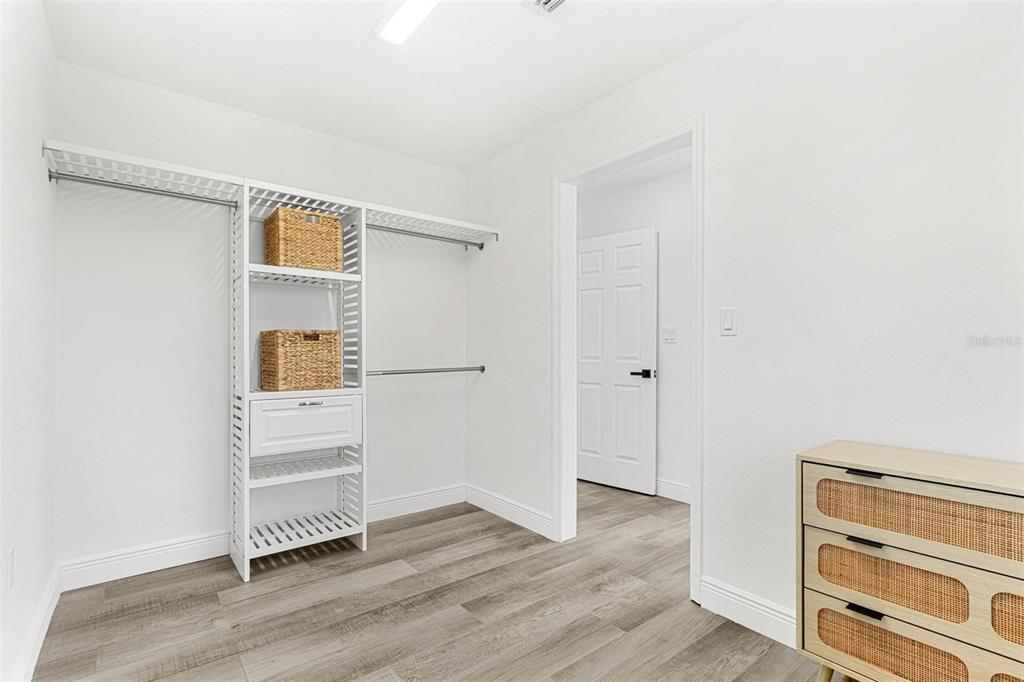 380 Colony Point Road South St. Petersburg, FL 33705 - Photo 32 of 60