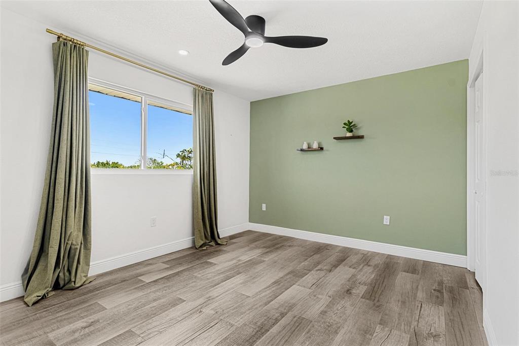 380 Colony Point Road South St. Petersburg, FL 33705 - Photo 35 of 60