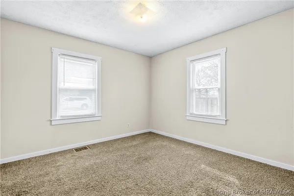 $196,900 | 1327 East 8th Street, Jeffersonville, IN 47130