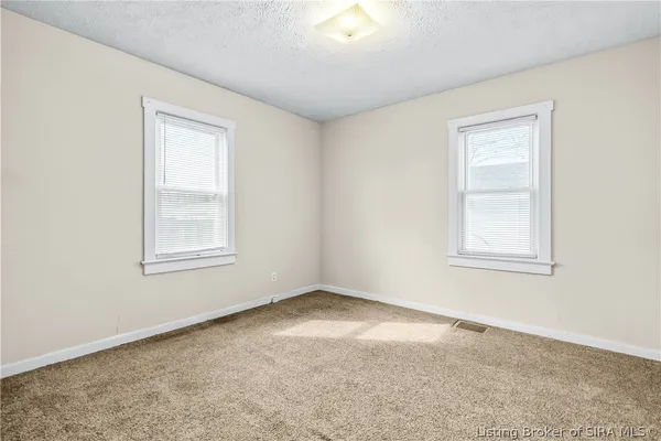 $196,900 | 1327 East 8th Street, Jeffersonville, IN 47130