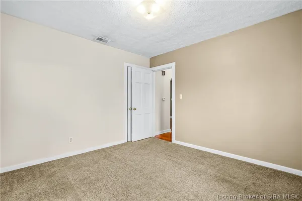 $196,900 | 1327 East 8th Street, Jeffersonville, IN 47130
