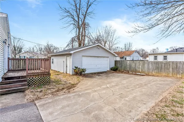 $196,900 | 1327 East 8th Street, Jeffersonville, IN 47130
