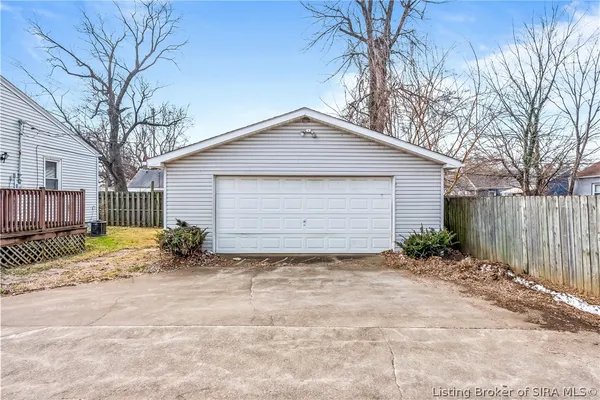 $196,900 | 1327 East 8th Street, Jeffersonville, IN 47130