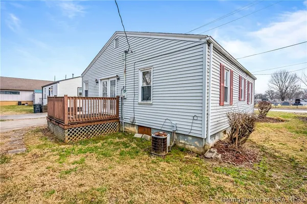 $196,900 | 1327 East 8th Street, Jeffersonville, IN 47130