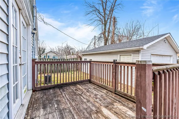 $196,900 | 1327 East 8th Street, Jeffersonville, IN 47130