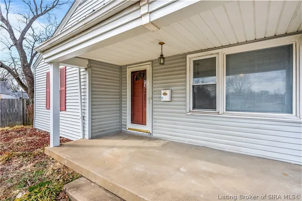 $196,900 | 1327 East 8th Street, Jeffersonville, IN 47130