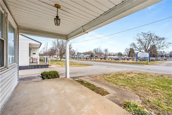 $196,900 | 1327 East 8th Street, Jeffersonville, IN 47130