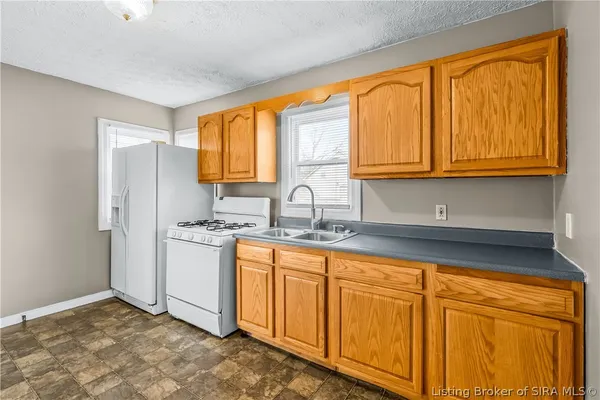 $196,900 | 1327 East 8th Street, Jeffersonville, IN 47130