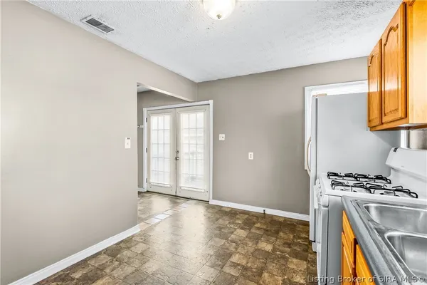 $196,900 | 1327 East 8th Street, Jeffersonville, IN 47130