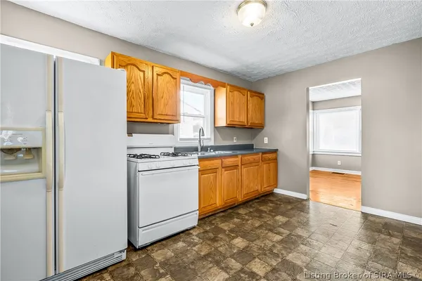 $196,900 | 1327 East 8th Street, Jeffersonville, IN 47130