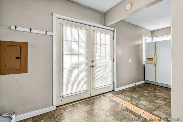 $196,900 | 1327 East 8th Street, Jeffersonville, IN 47130