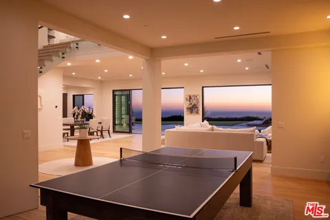 $11,000,000 | 5811 Murphy Way, Malibu, CA 90265