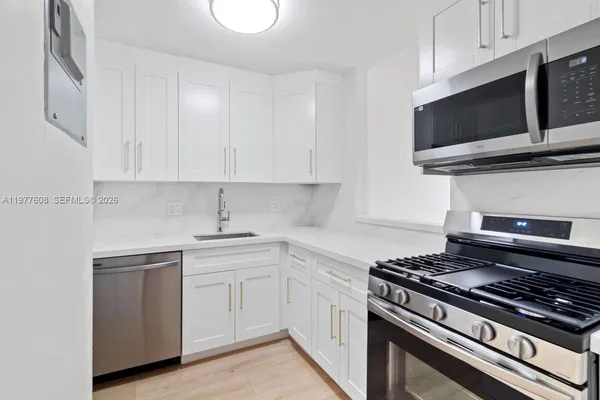 $289,900 | 6902 North Kendall Drive, Unit E403, Pinecrest, FL 33156