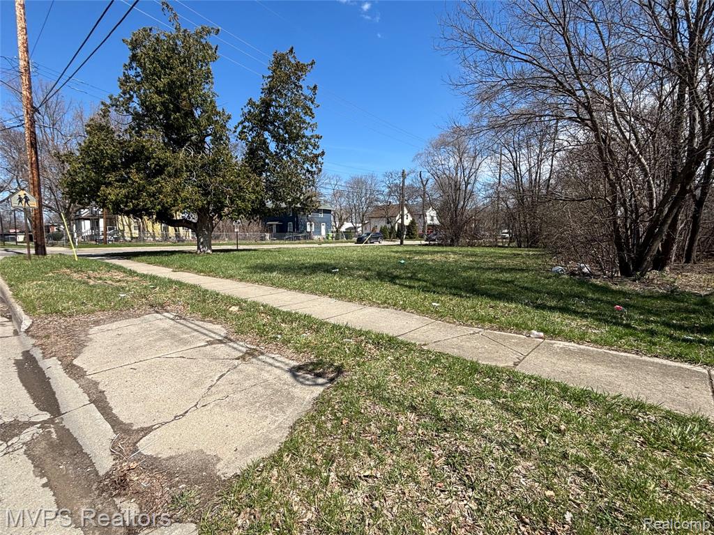 51 South Paddock Street Pontiac, MI 48342 - Photo 3 of 5