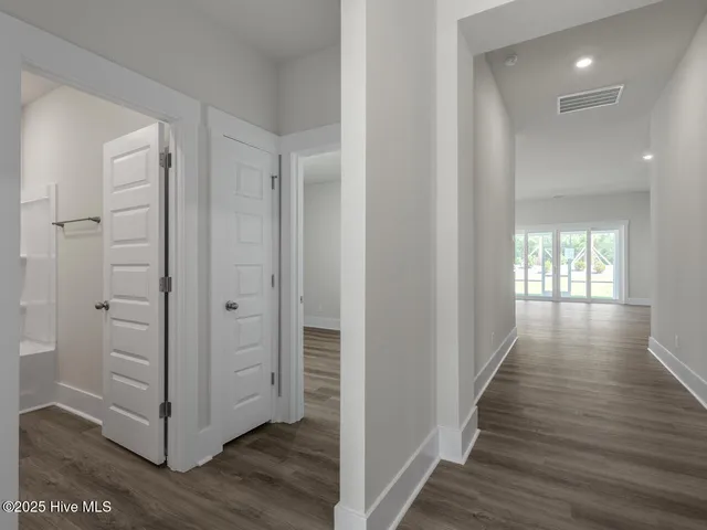 $519,990 | 114 Edgewater Way, Surf City, NC 28445