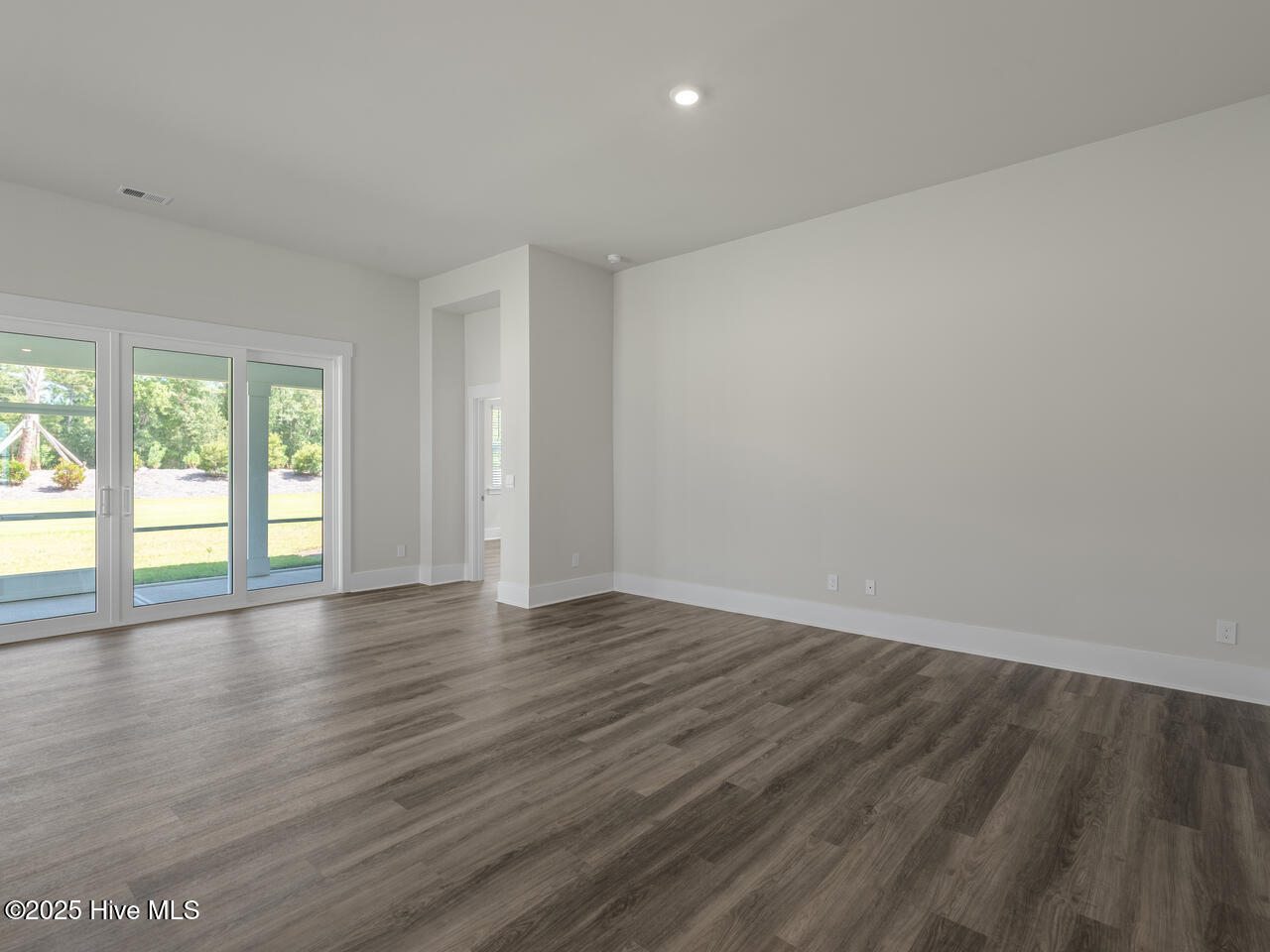 114 Edgewater Way Surf City, NC 28445 - Photo 13 of 28 TulipPoplar21105LRDRHL33A7252C-012-001-1