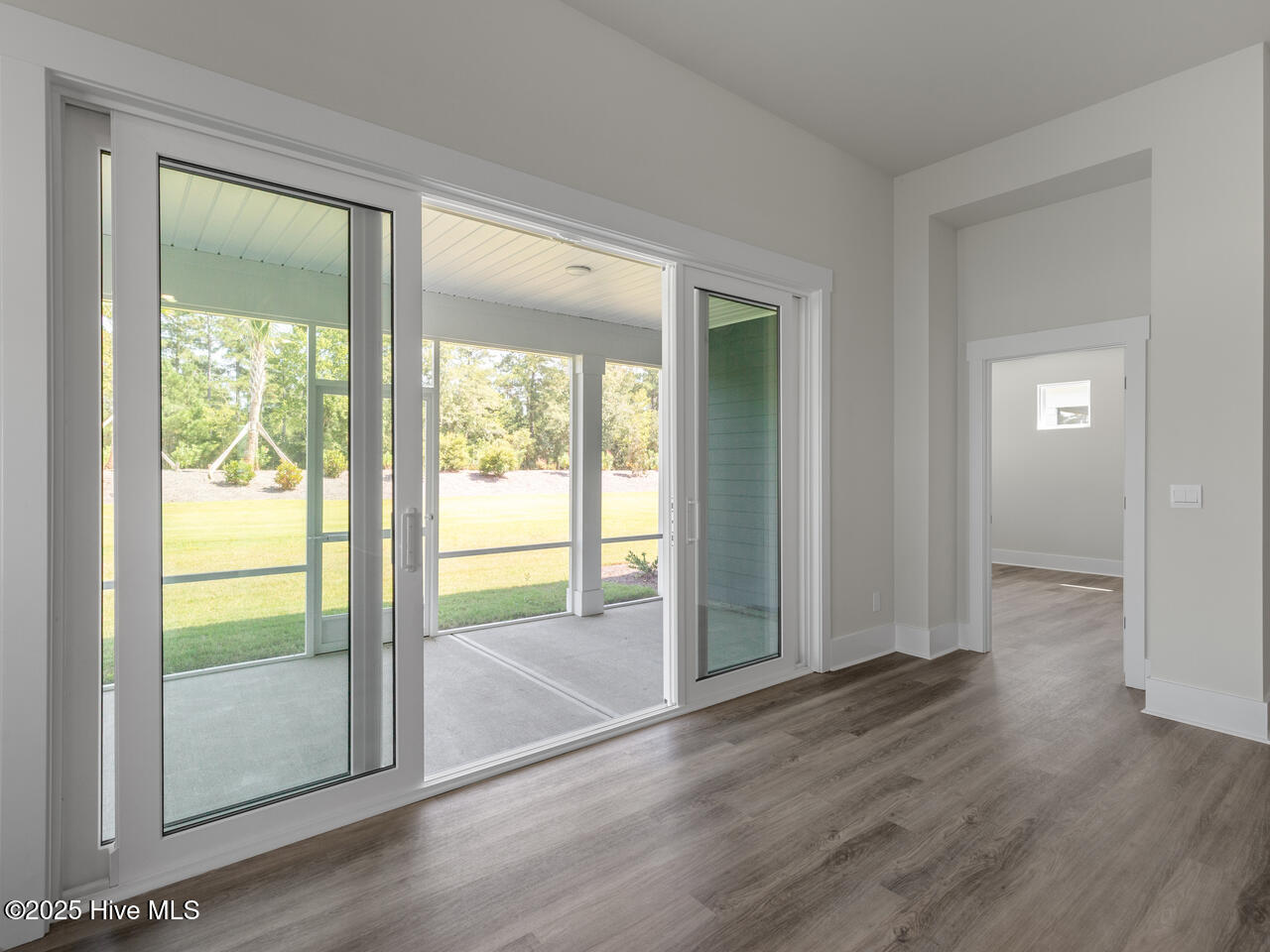 114 Edgewater Way Surf City, NC 28445 - Photo 14 of 28 TulipPoplar21105LRDRHL33A7280C-014-004-1