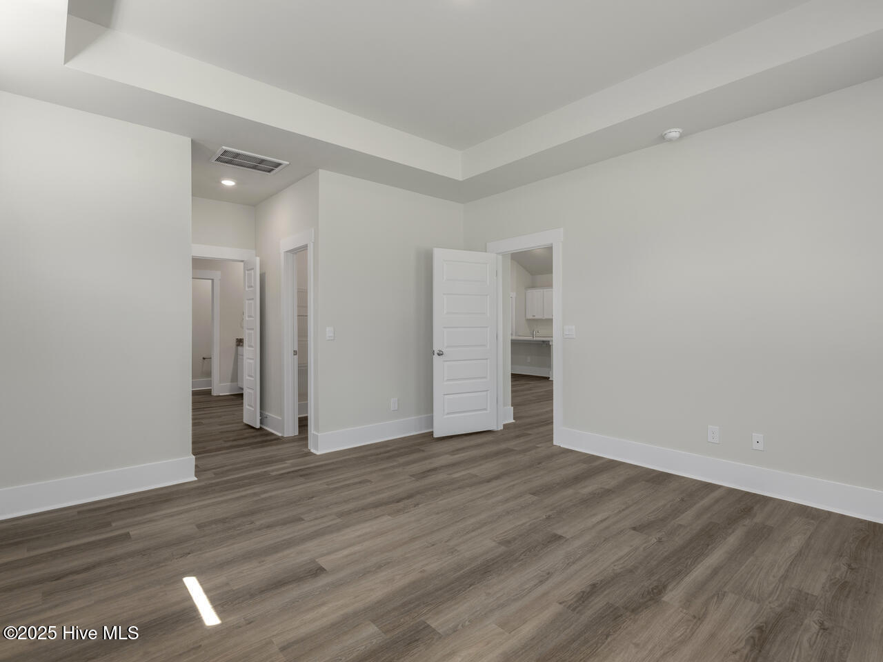 114 Edgewater Way Surf City, NC 28445 - Photo 16 of 28 TulipPoplar21106mbrDRHL33A7308-016-003-1