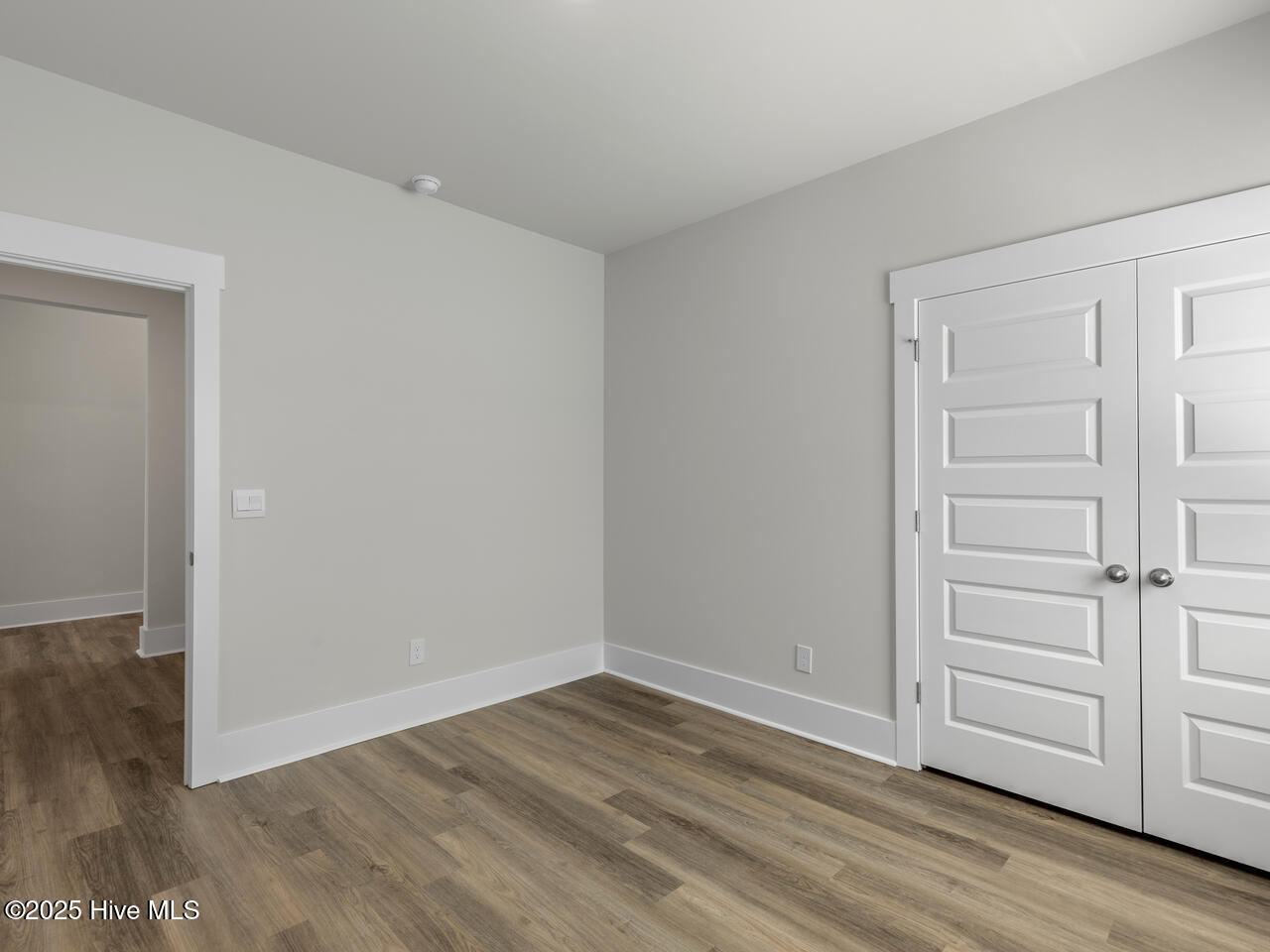 114 Edgewater Way Surf City, NC 28445 - Photo 24 of 28 TulipPoplar211011brDRHL33A7411-024-017-1