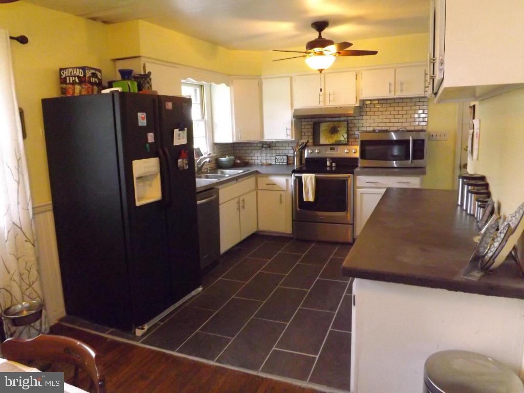 117 Spring Avenue Lancaster, PA 17602 - Photo 9 of 21 Gallery Image 9