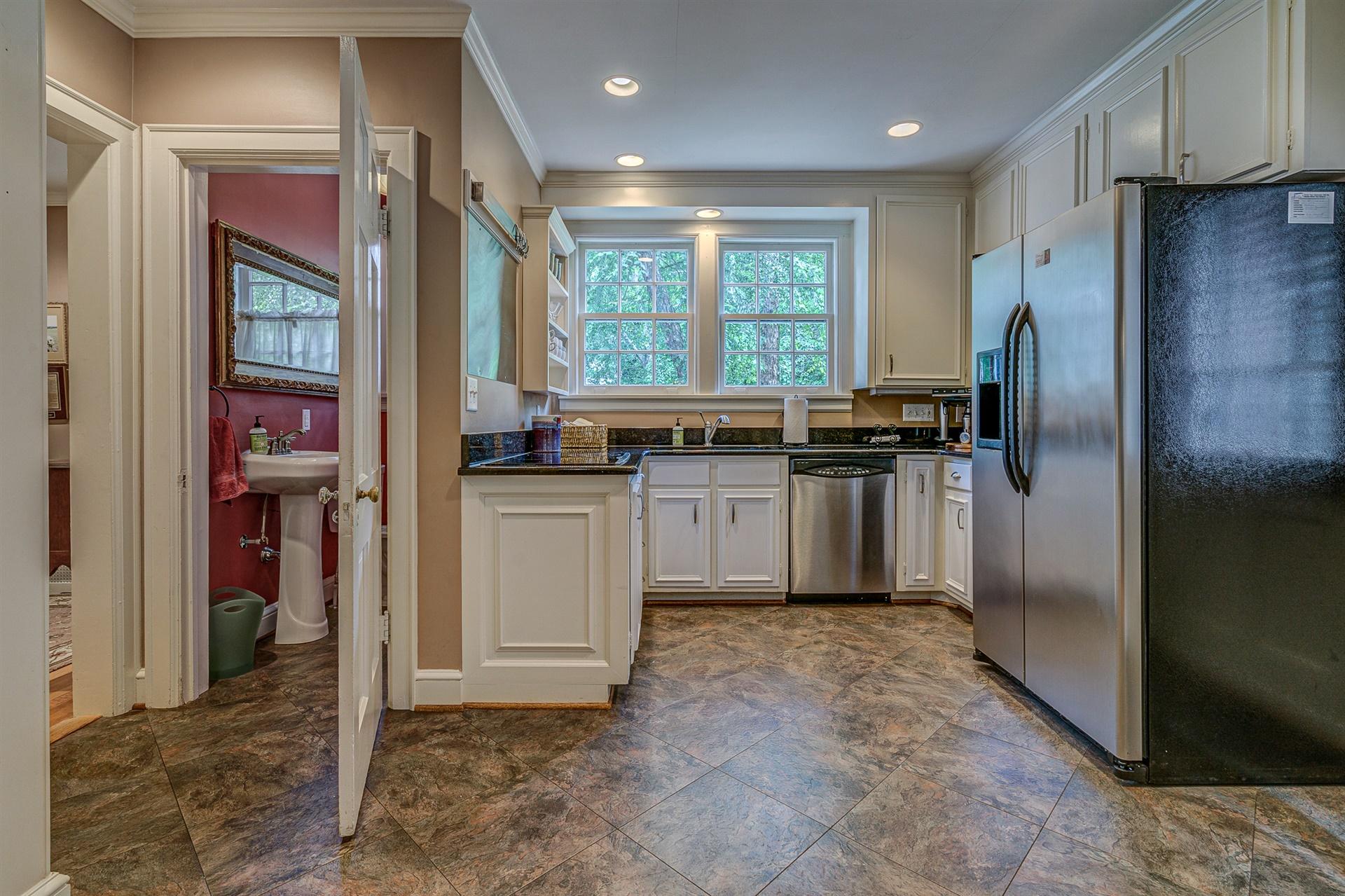 2022 Mt Vernon Road Southwest Roanoke, VA 24015 - Photo 14 of 49 15-2022 Mt Vernon 015
