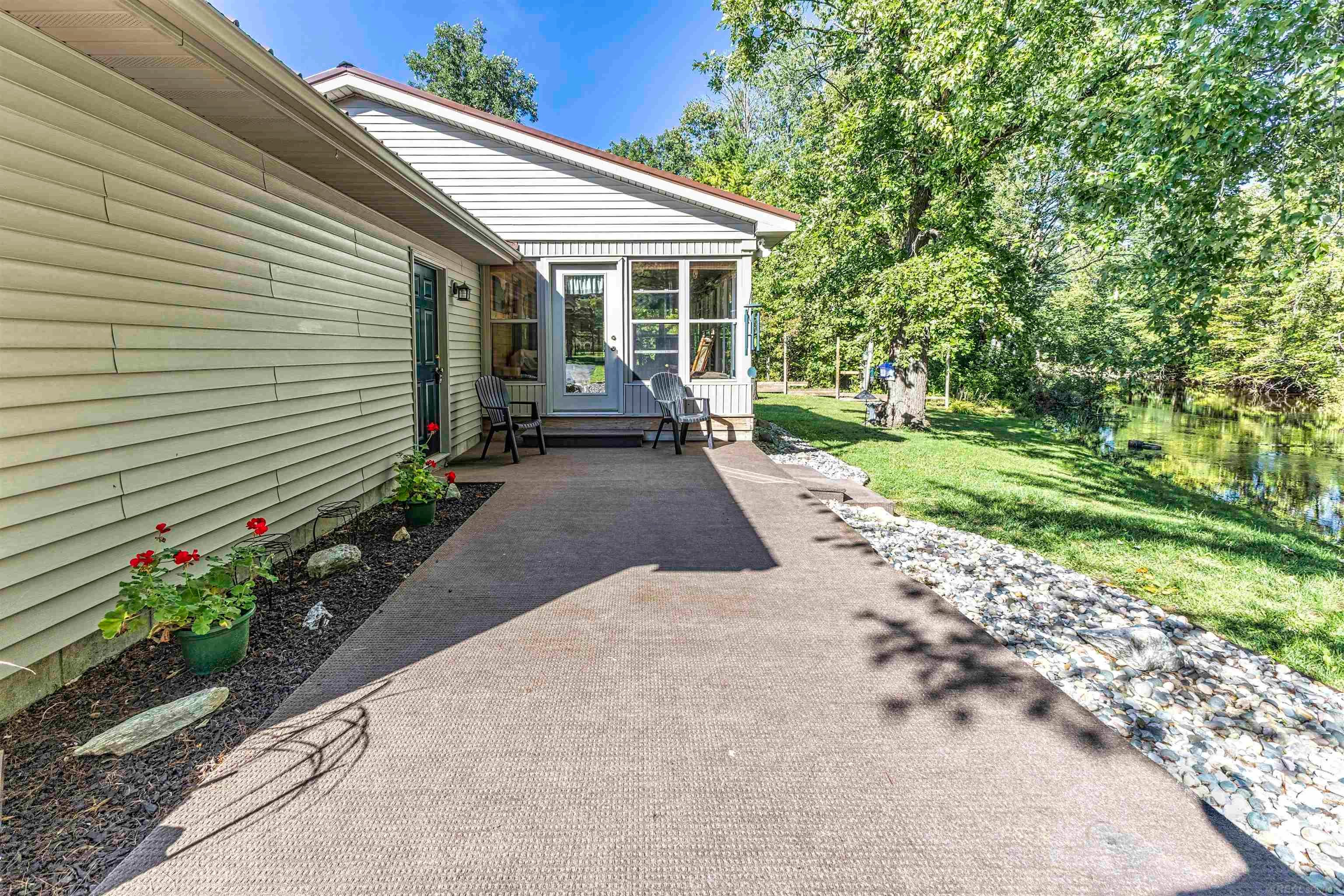 89-90 River Road Roscommon, MI 48653 - Photo 4 of 51 Gallery Image 4