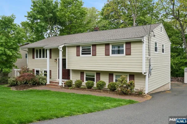 $975,000 | 60 Edgemere Road, Livingston, NJ 07039
