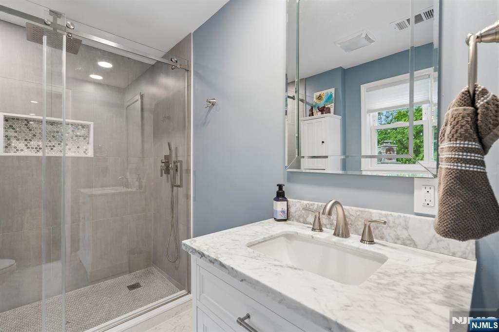 60 Edgemere Road Livingston, NJ 07039 - Photo 17 of 46