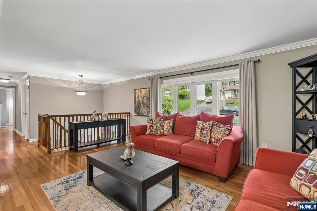 60 Edgemere Road Livingston, NJ 07039 - Photo 3 of 46