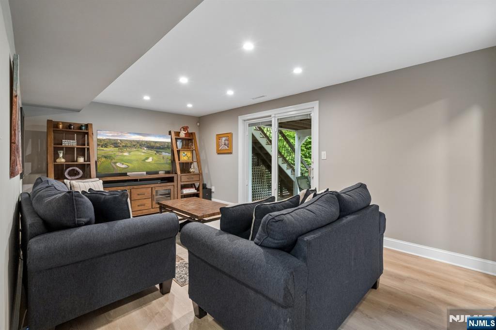 60 Edgemere Road Livingston, NJ 07039 - Photo 32 of 46