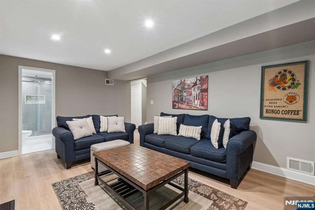 60 Edgemere Road Livingston, NJ 07039 - Photo 35 of 46