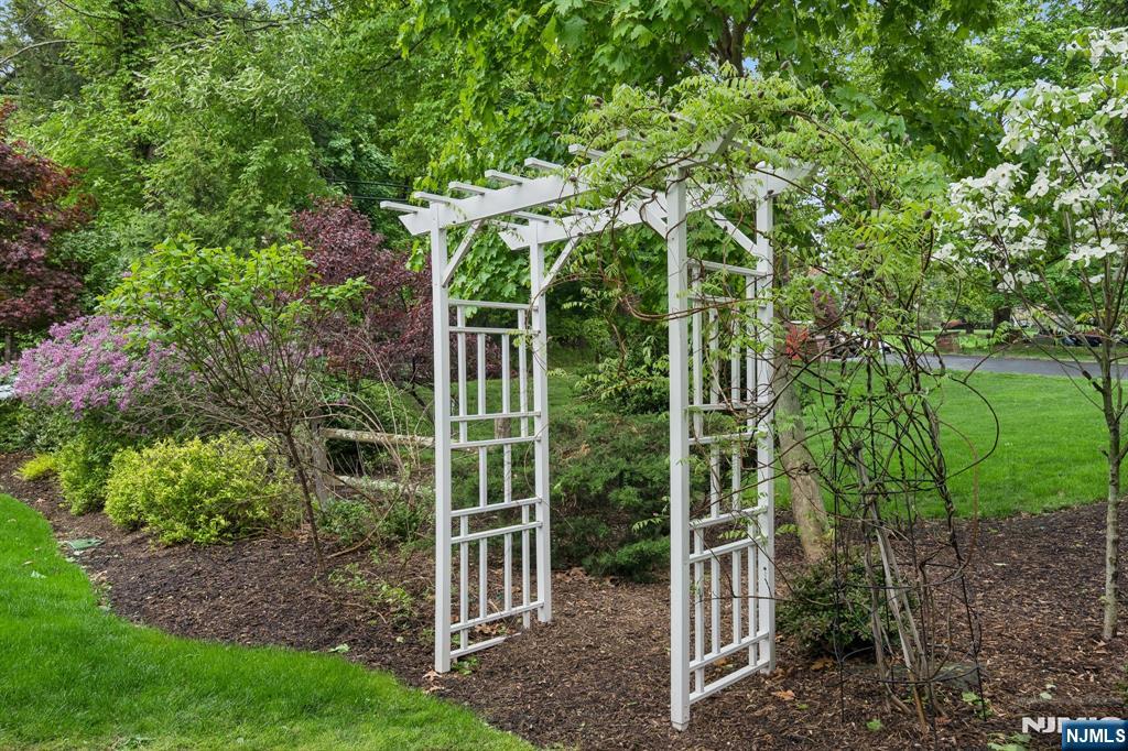 60 Edgemere Road Livingston, NJ 07039 - Photo 45 of 46