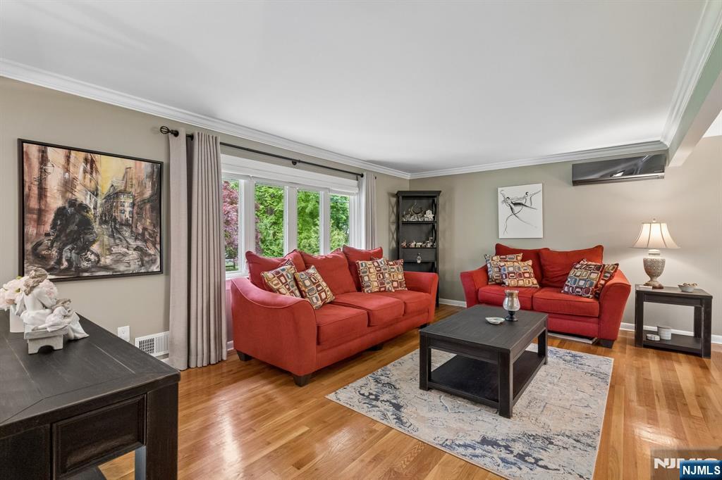 60 Edgemere Road Livingston, NJ 07039 - Photo 6 of 46