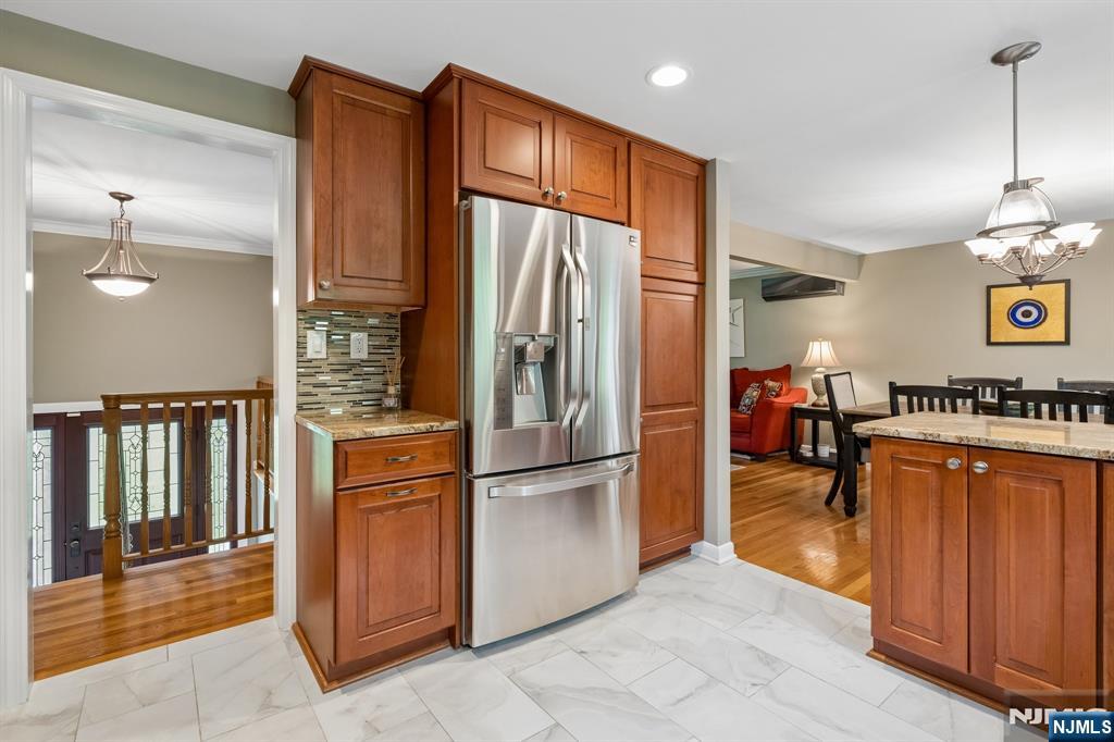60 Edgemere Road Livingston, NJ 07039 - Photo 10 of 46