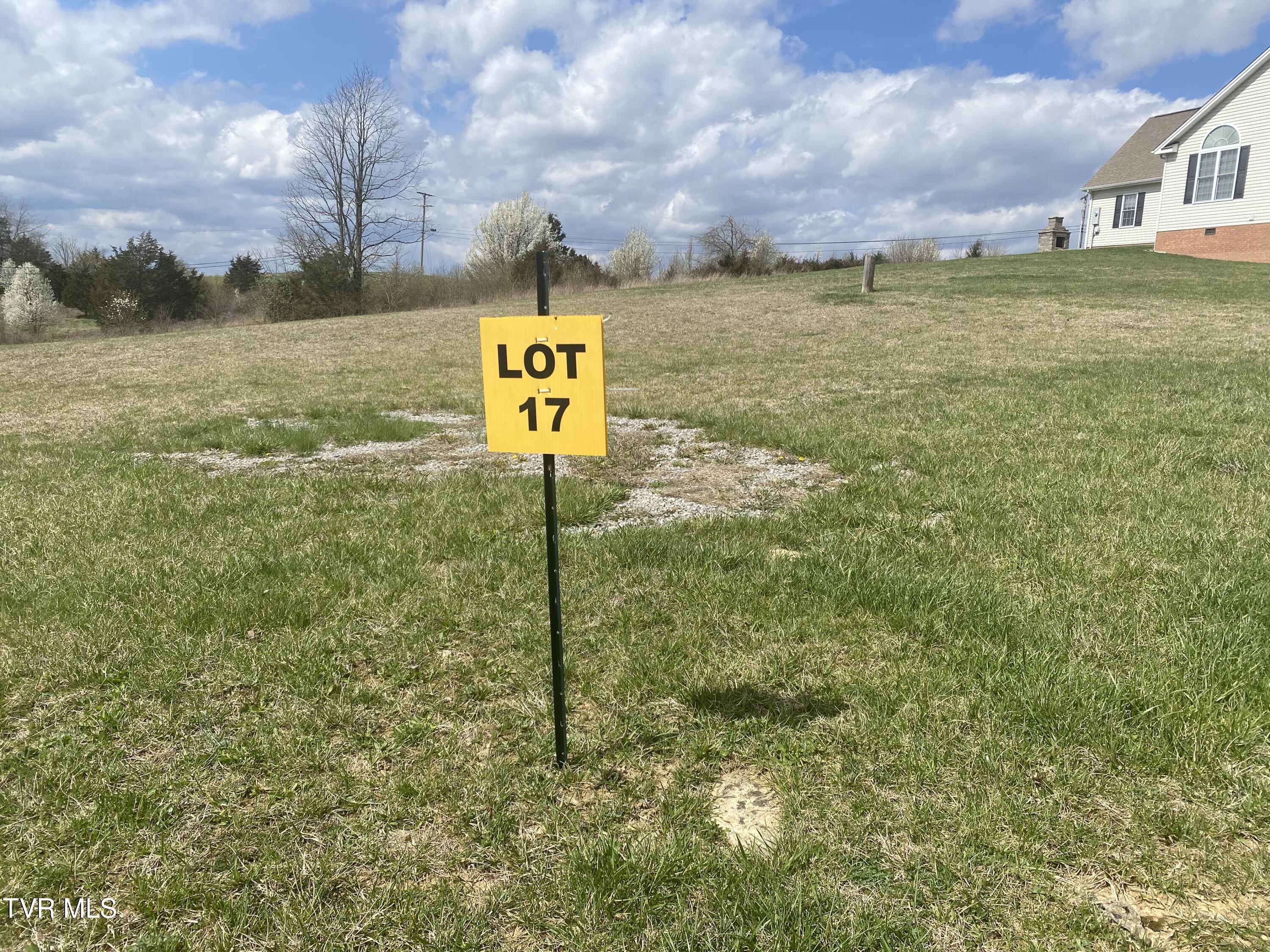 17 Riley Street, Unit 17 Lebanon, VA 24266 - Photo 2 of 4 IMG_3332