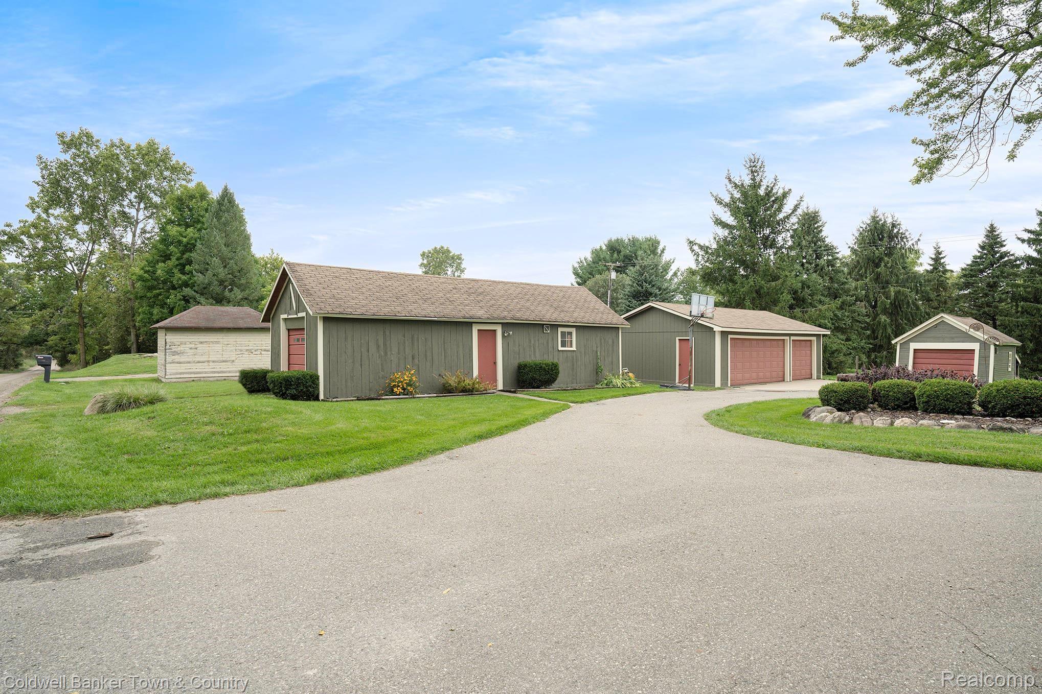 13845 Lone Tree Road Milford, MI 48380 - Photo 21 of 27 Three Car Garage plus additional storage buildings.