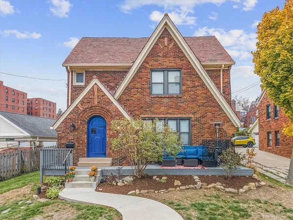 $1,950 | 540 Lansdale Place, Pittsburgh, PA 15228