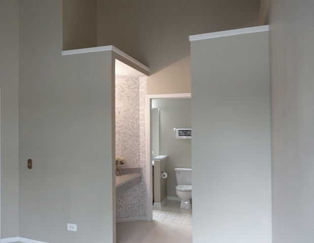 913 Ridgefield Lane Wheeling, IL 60090 - Photo 13 of 23 a bathroom with a toilet and a shower