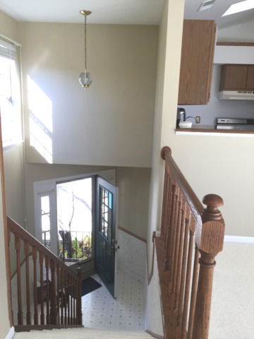 913 Ridgefield Lane Wheeling, IL 60090 - Photo 4 of 23 a view of a hallway with windows