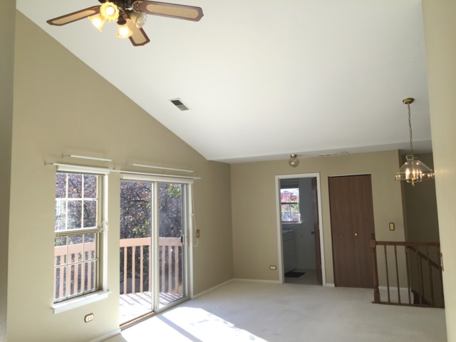 913 Ridgefield Lane Wheeling, IL 60090 - Photo 5 of 23 a view of an entryway with a livingroom