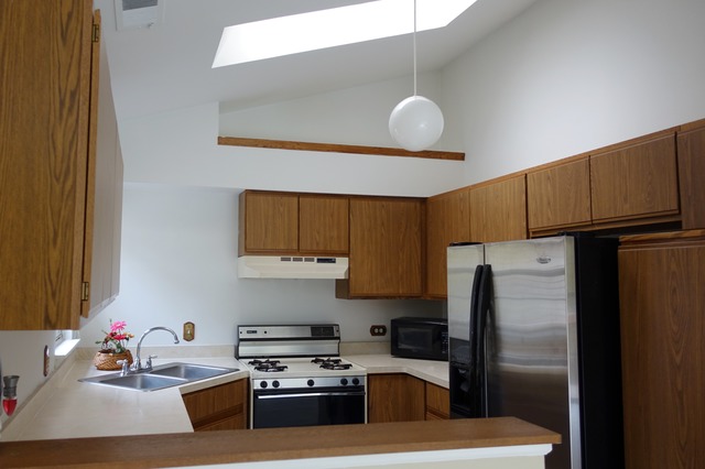 913 Ridgefield Lane Wheeling, IL 60090 - Photo 8 of 23 a kitchen with a refrigerator a stove a sink and cabinets