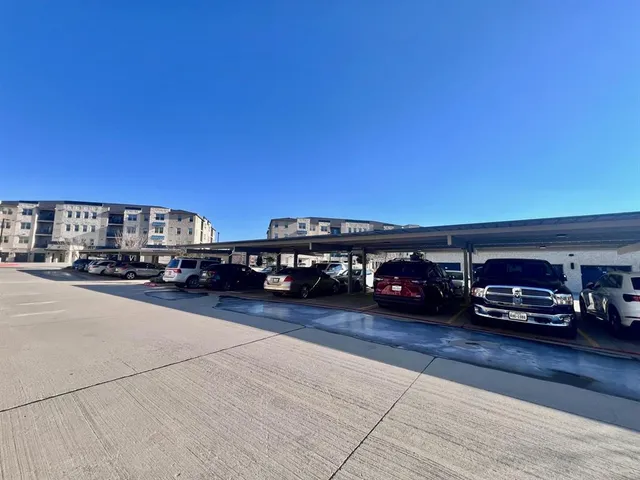 a view of a parking area