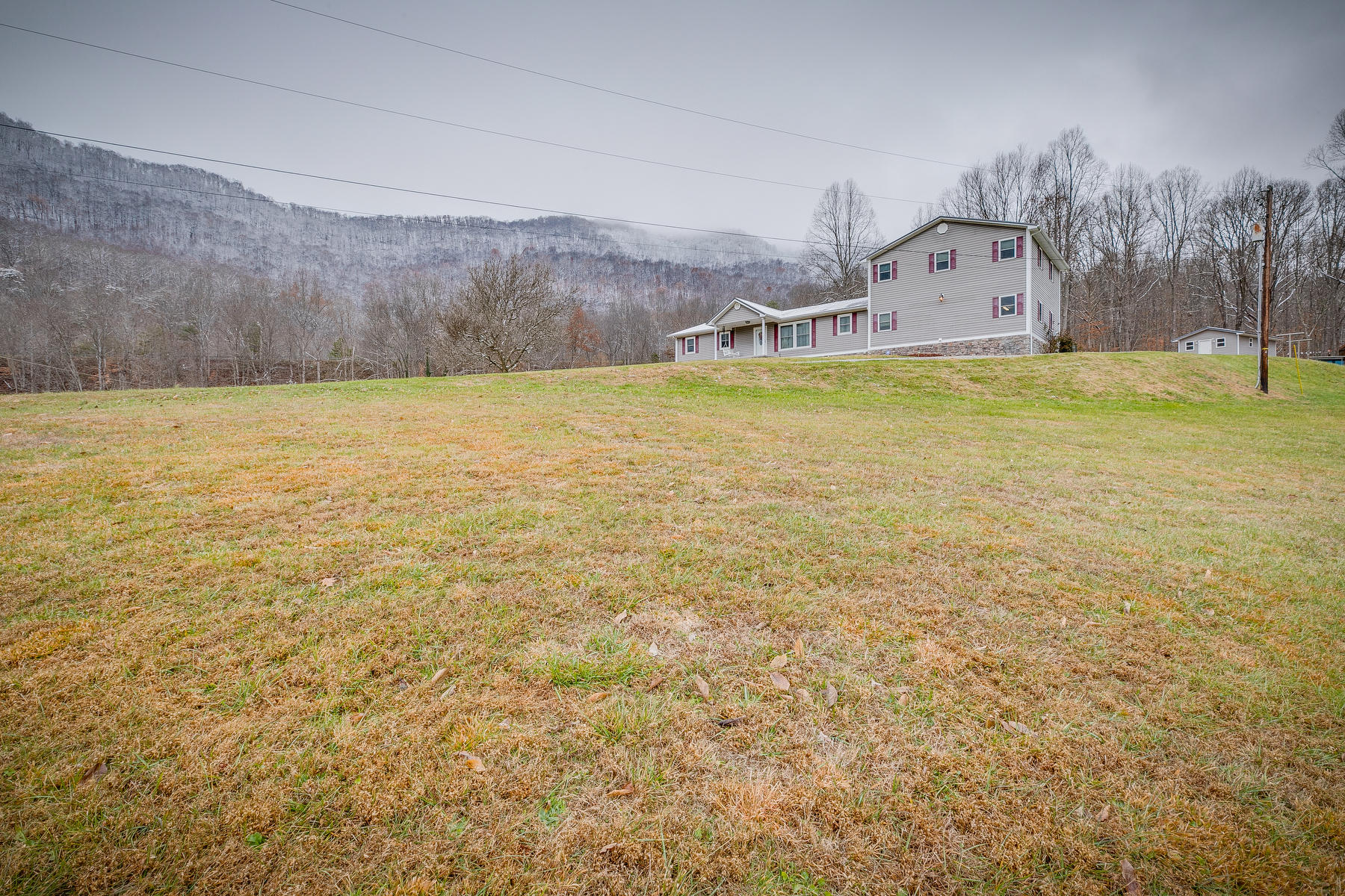 3124 Roundstone Road Big Stone Gap, VA 24219 - Photo 3 of 40 003