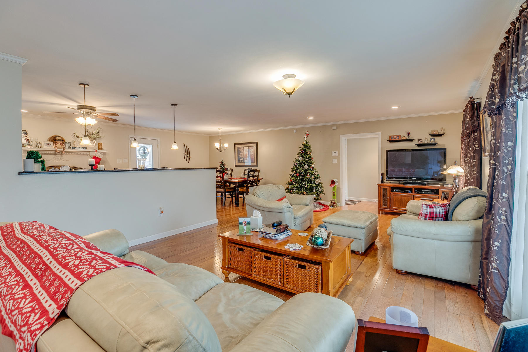 3124 Roundstone Road Big Stone Gap, VA 24219 - Photo 5 of 40 005